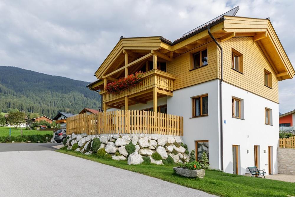 Penthousewohnung Mit Garten Sauna Pool Maishofen Exterior photo