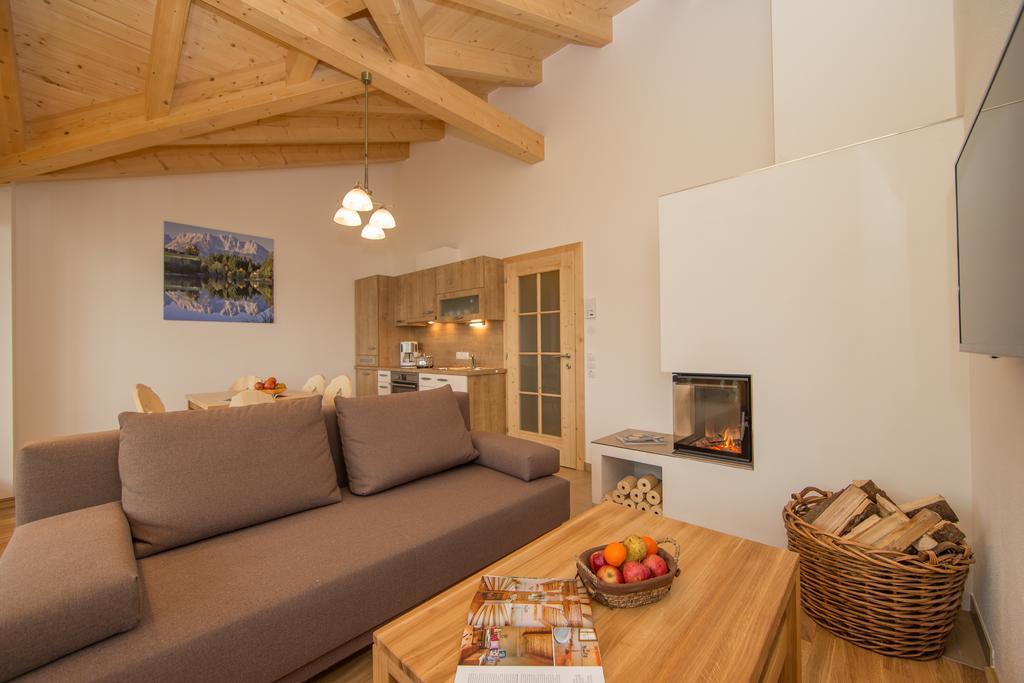 Penthousewohnung Mit Garten Sauna Pool Maishofen Room photo